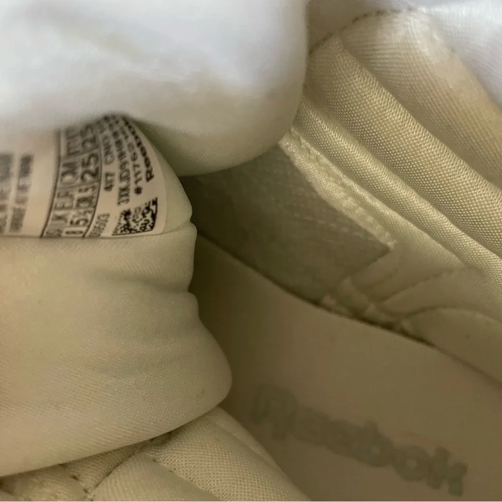 NWOT Reeboks 8 - Picture 4 of 4
